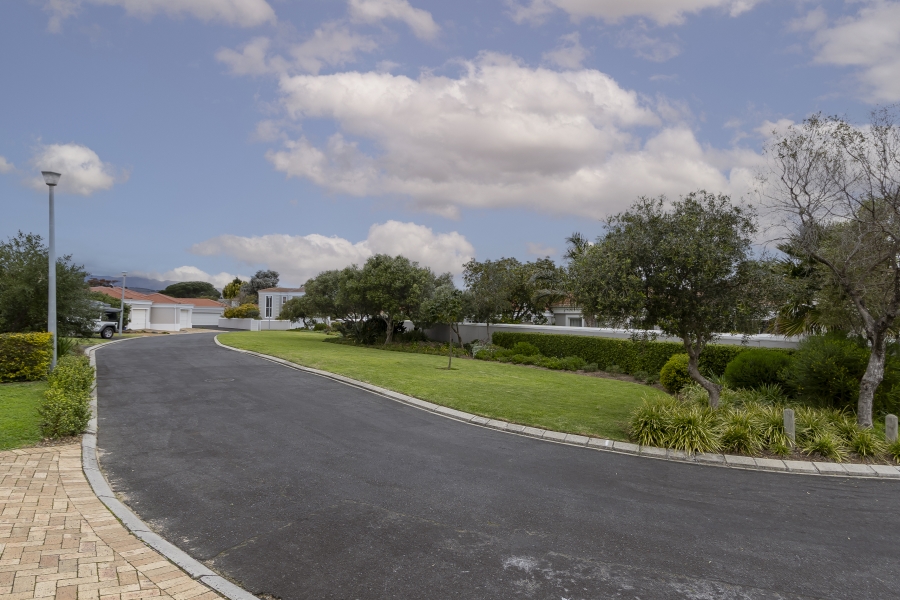 To Let 3 Bedroom Property for Rent in Somerset Ridge Western Cape